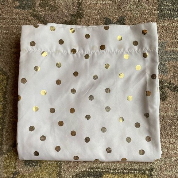 Room Essentials Dot Pillow Cases - Picture 2 of 9